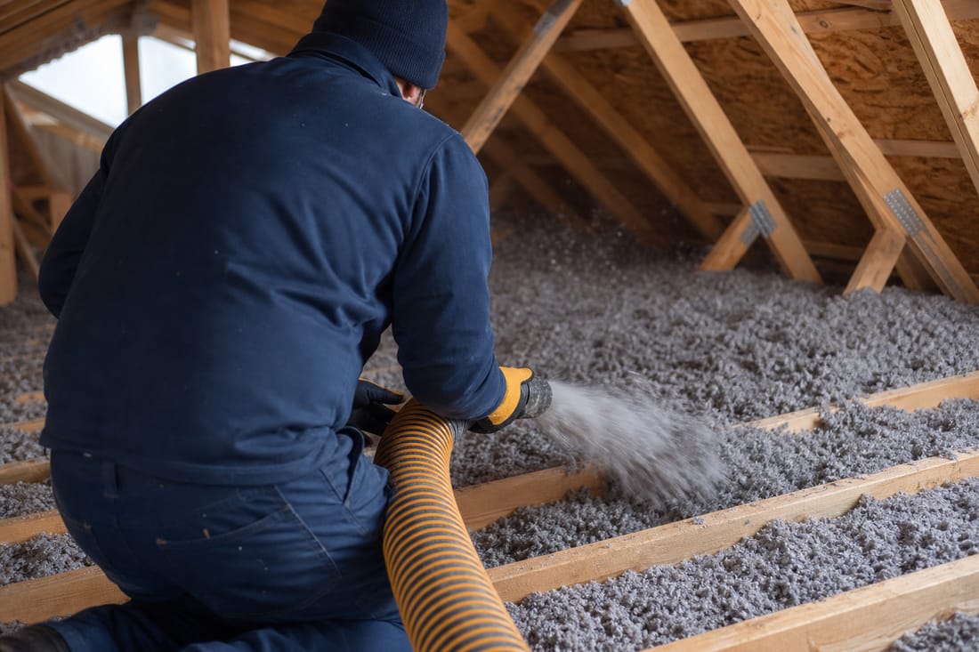 Exemple : soufflage d'isolant dans des combles
